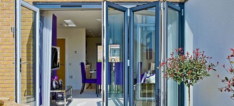 Commercial Door Glass Repair in Ridgewood South, MB